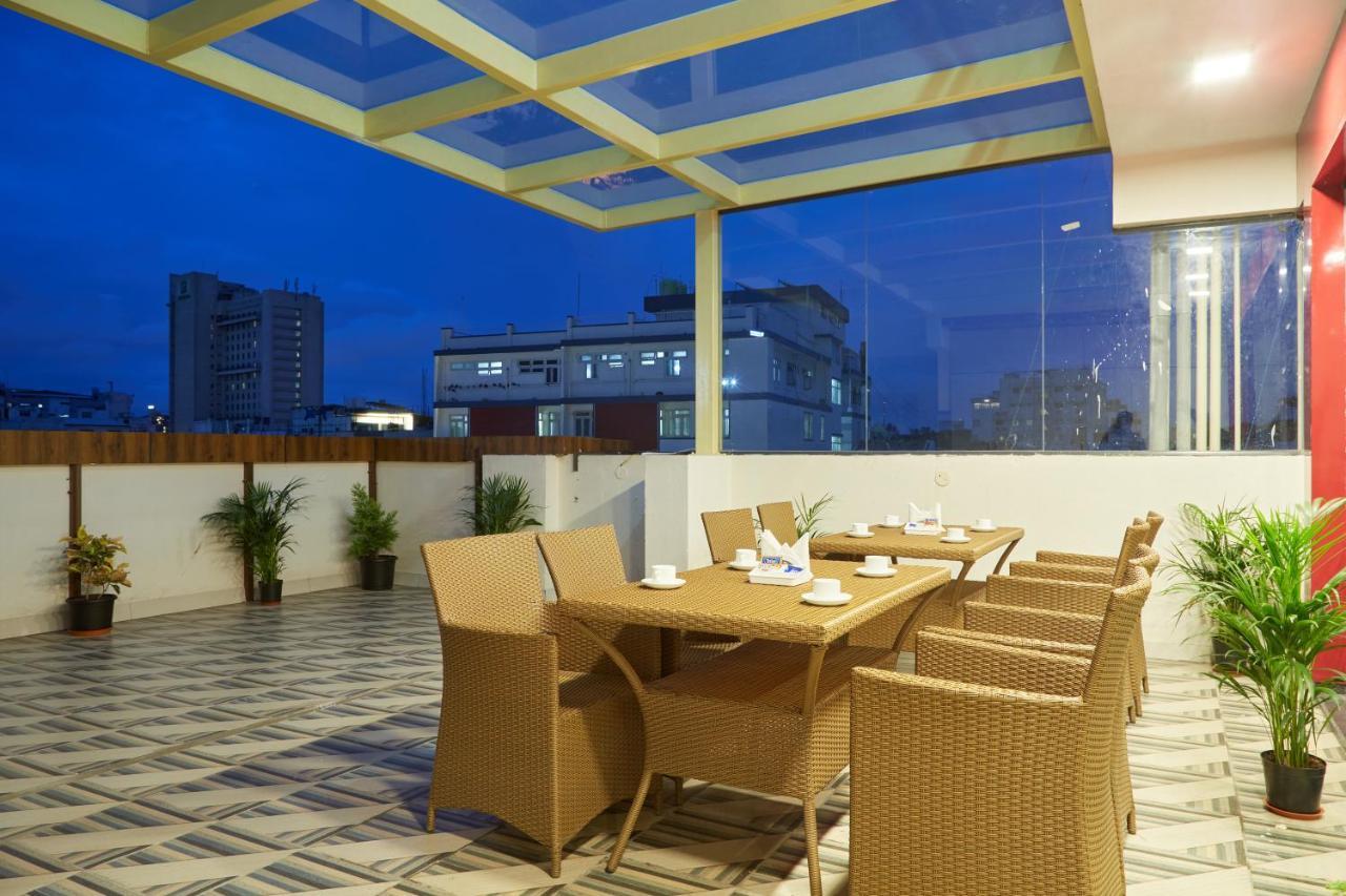 Vovo Premier Hotel Bangalore Exterior photo